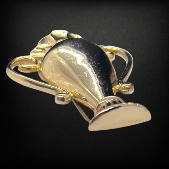 Vintage Signed 1940’s Monet Sterling Vermeil Urn Shaped Fur Clip - Picture 6 of 12